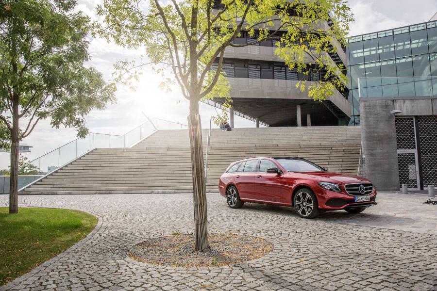 Mercedes-Benz E220 d Avantgarde Line Estate 2016 года  (фото 14 из 26)